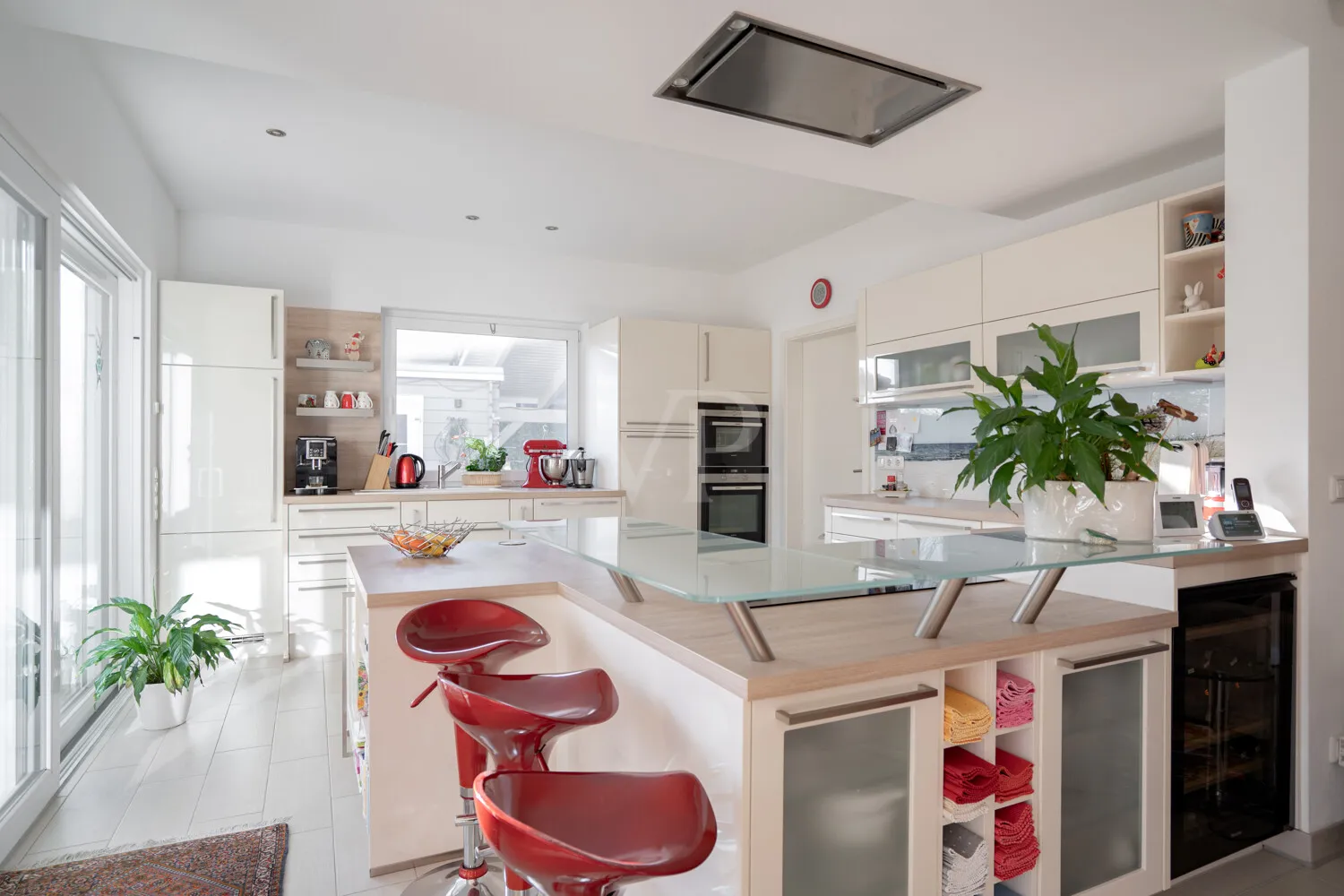 Küche mit hochwertiger EBK