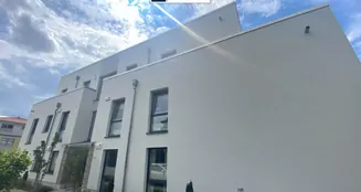 von_poll_real_estate_property_26092001_image_0