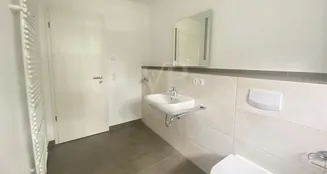 von_poll_real_estate_property_26092001_image_4