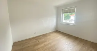 von_poll_real_estate_property_26092001_image_6