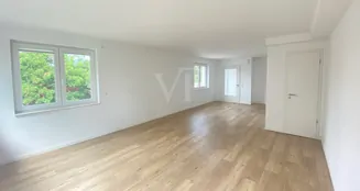 von_poll_real_estate_property_26092001_image_12