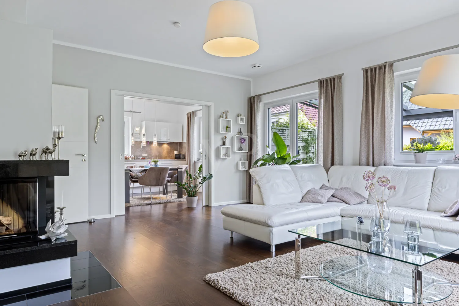 Wohnzimmer mit Kamin