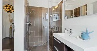 von_poll_real_estate_property_26092009_image_7