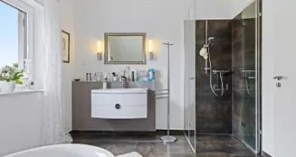 von_poll_real_estate_property_26092009_image_14