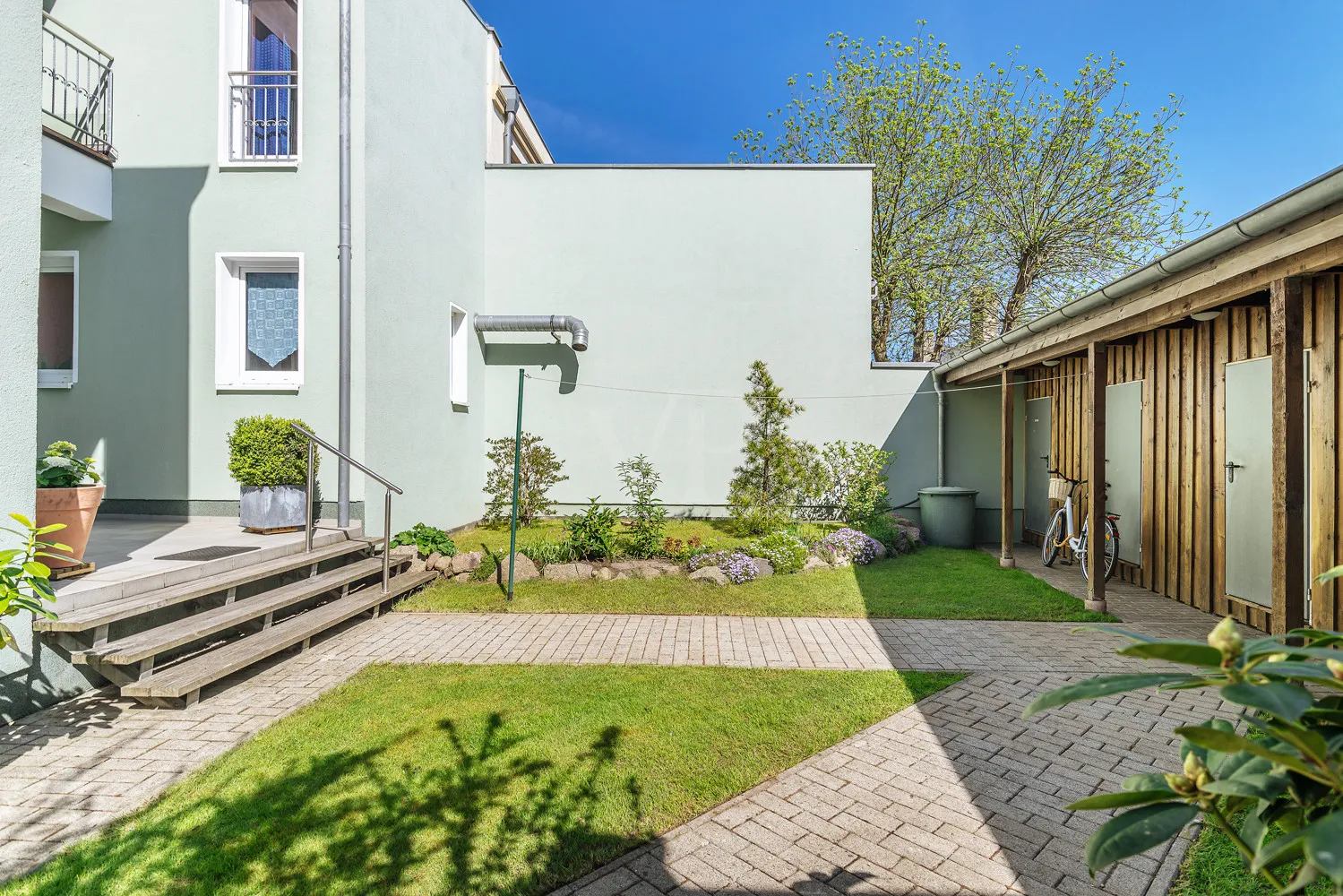 Grundstück mit Nebengelass