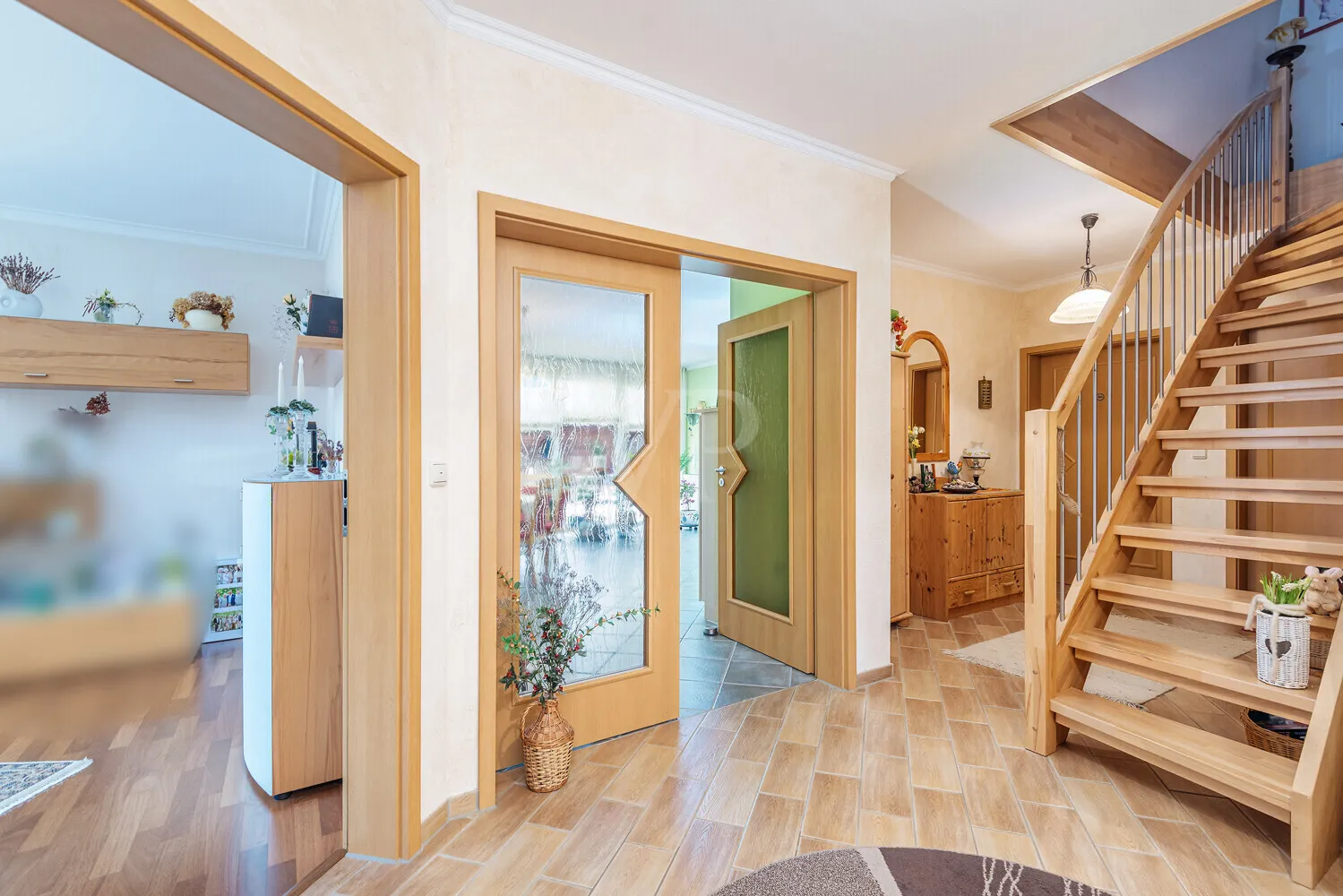 Flur mit Treppe ins obere Zimmer