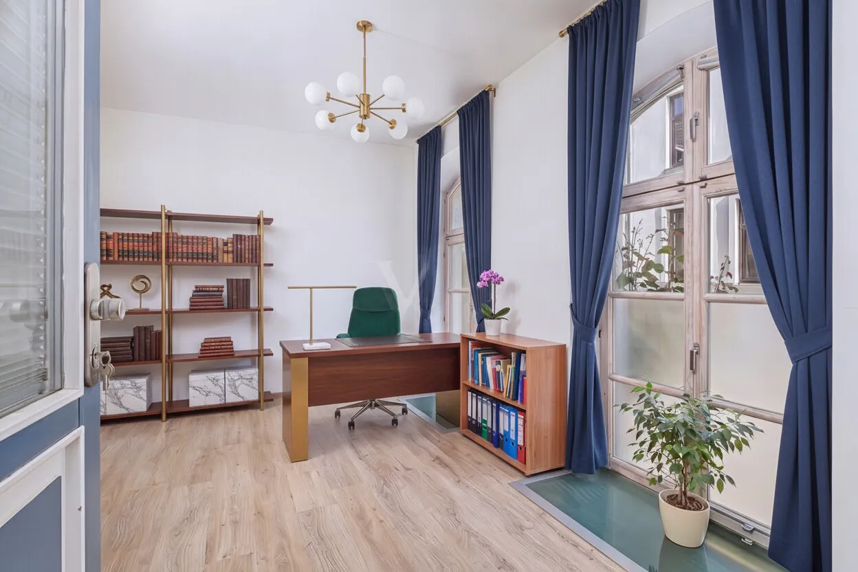 Büro mit bodentiefen Fenstern (WE2)