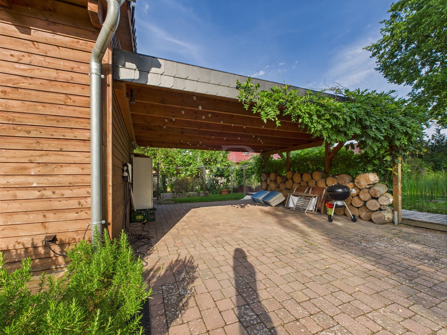 Carport für 2 PKW mit E-Ladestation