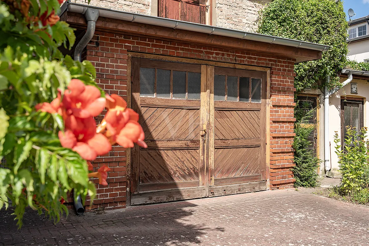 Garage auf dem Hinterhof