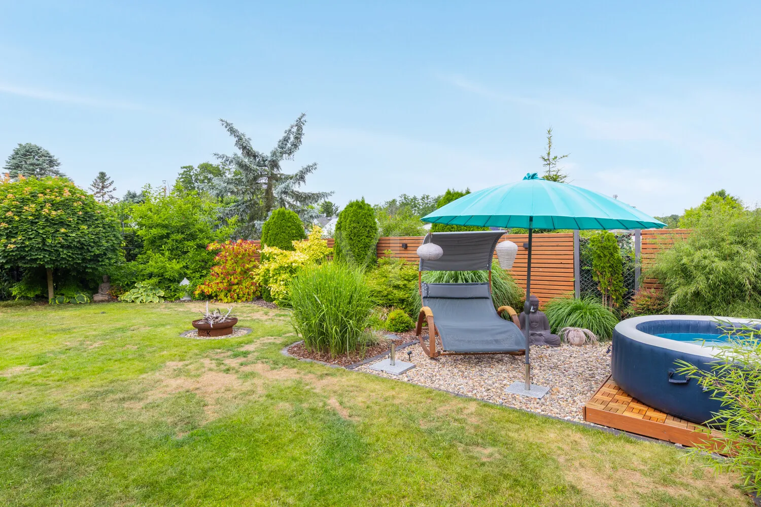 Blick in den liebevoll angelegten Garten