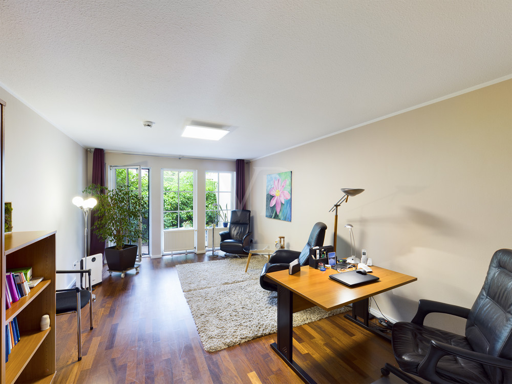 Büro- oder Praxisraum mit Terrassenaustritt