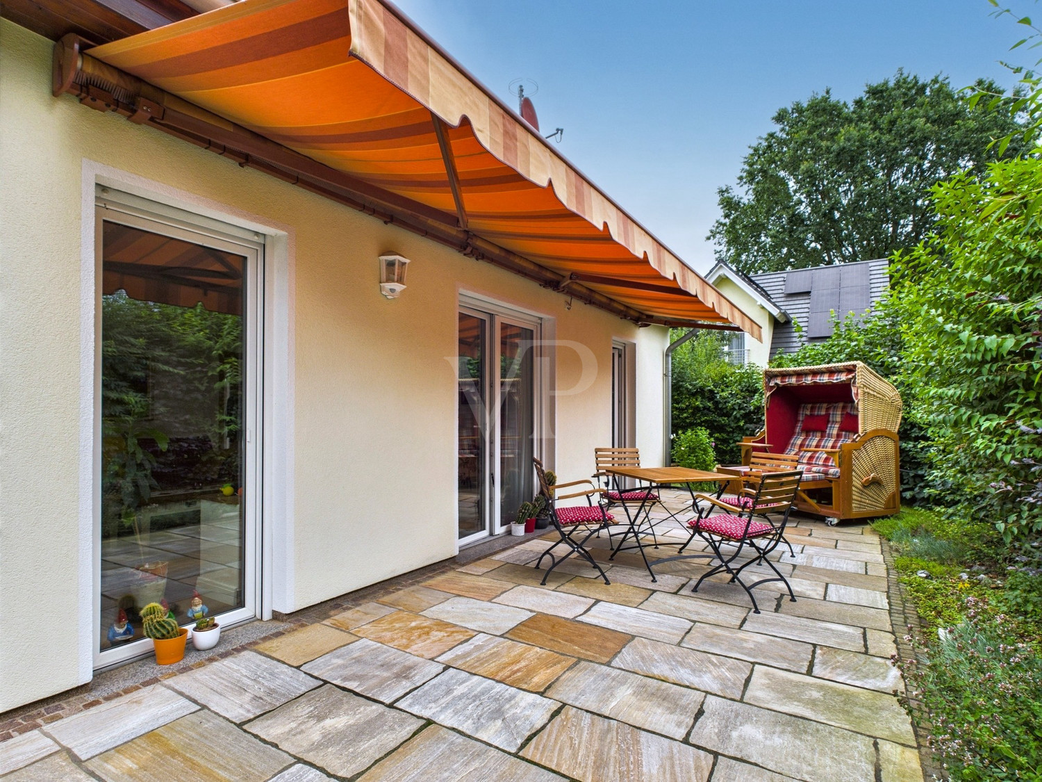 Süd-Terrasse mit Markise