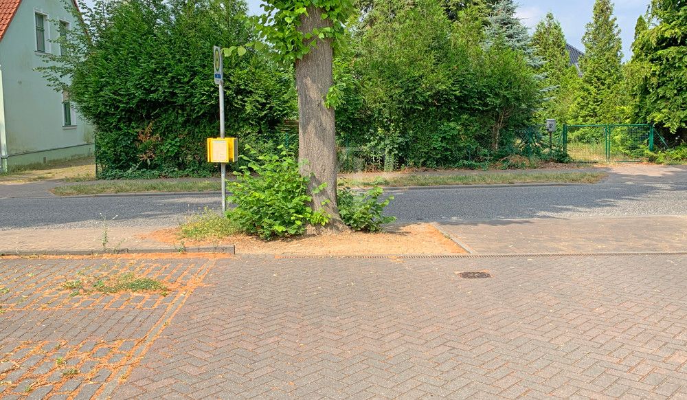 Bushaltestelle direkt vor dem Haus