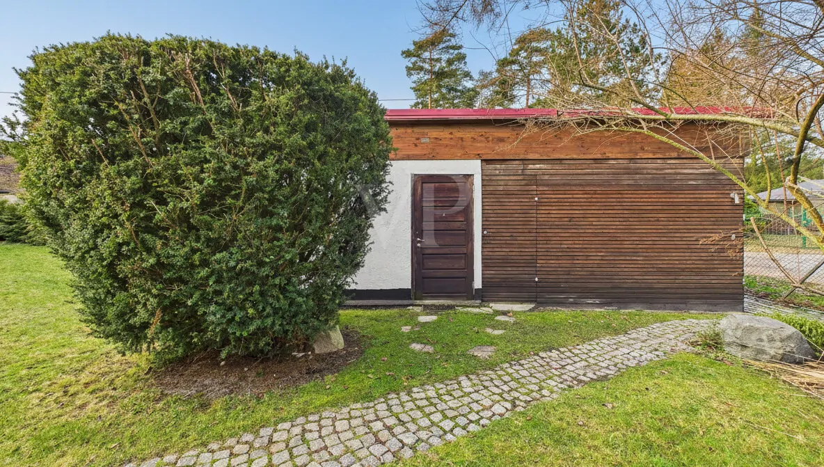 Seitenansicht vom Schuppen