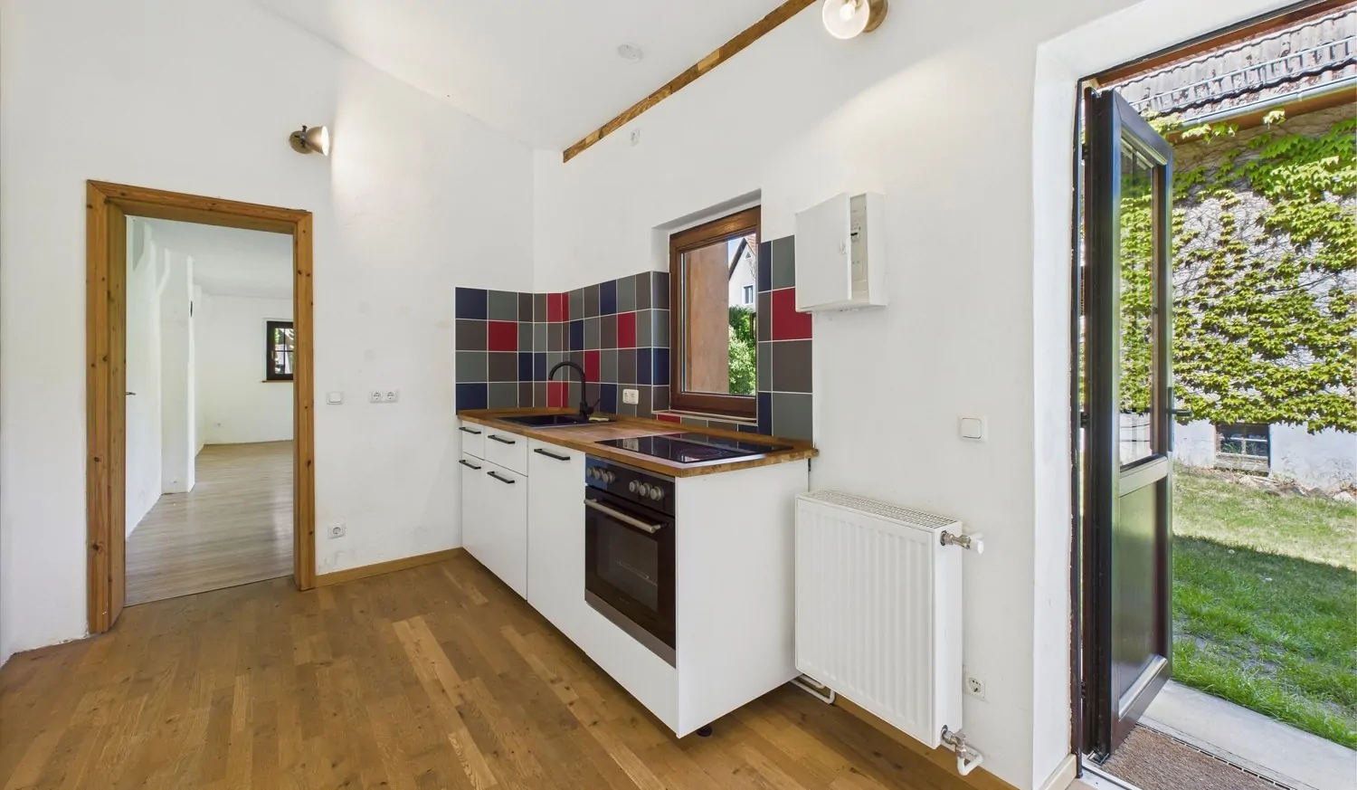 Küche und Eingangsbereich Remise