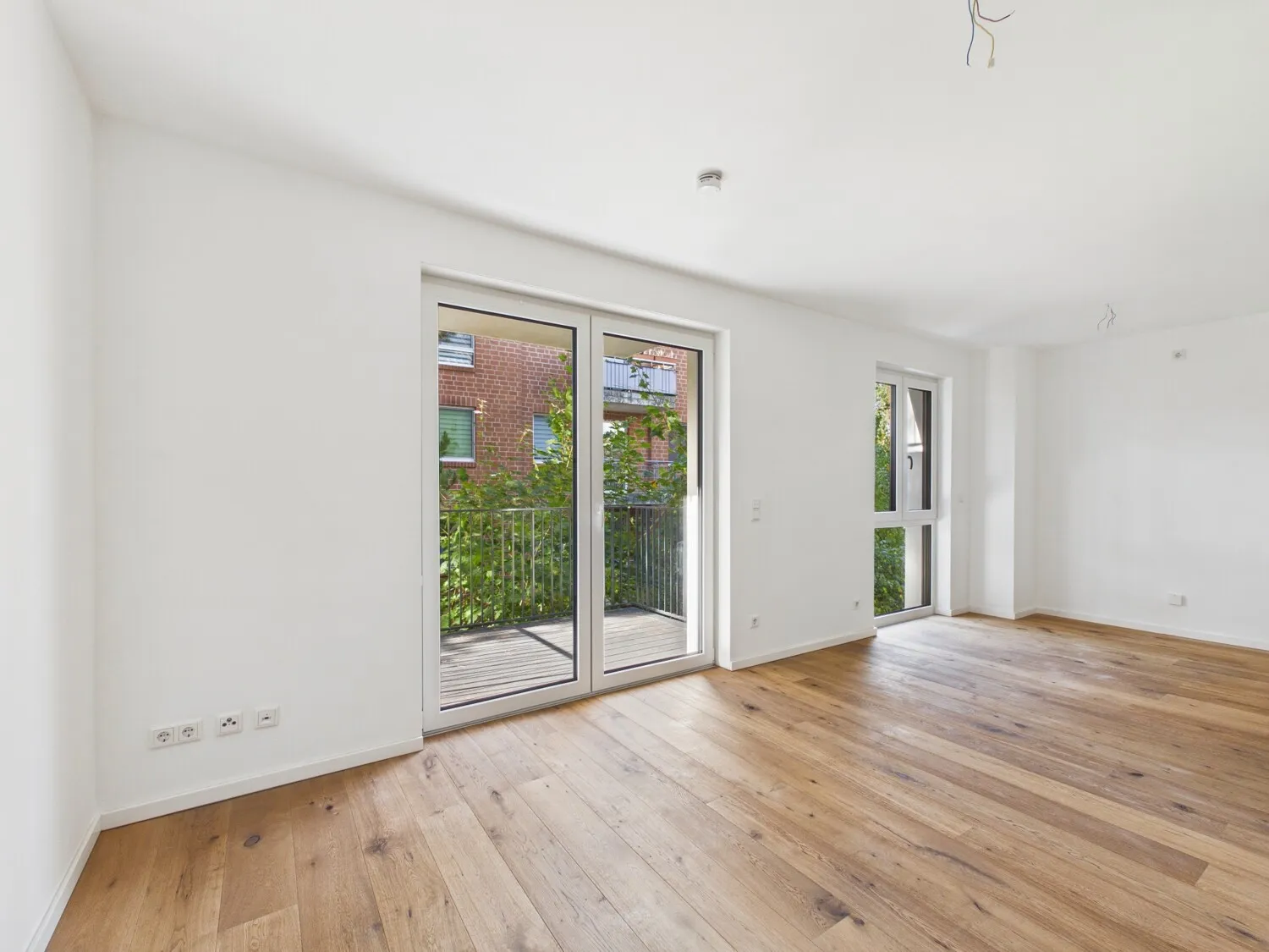 Bodentiefe Fenster im Wohn- und Essbereich