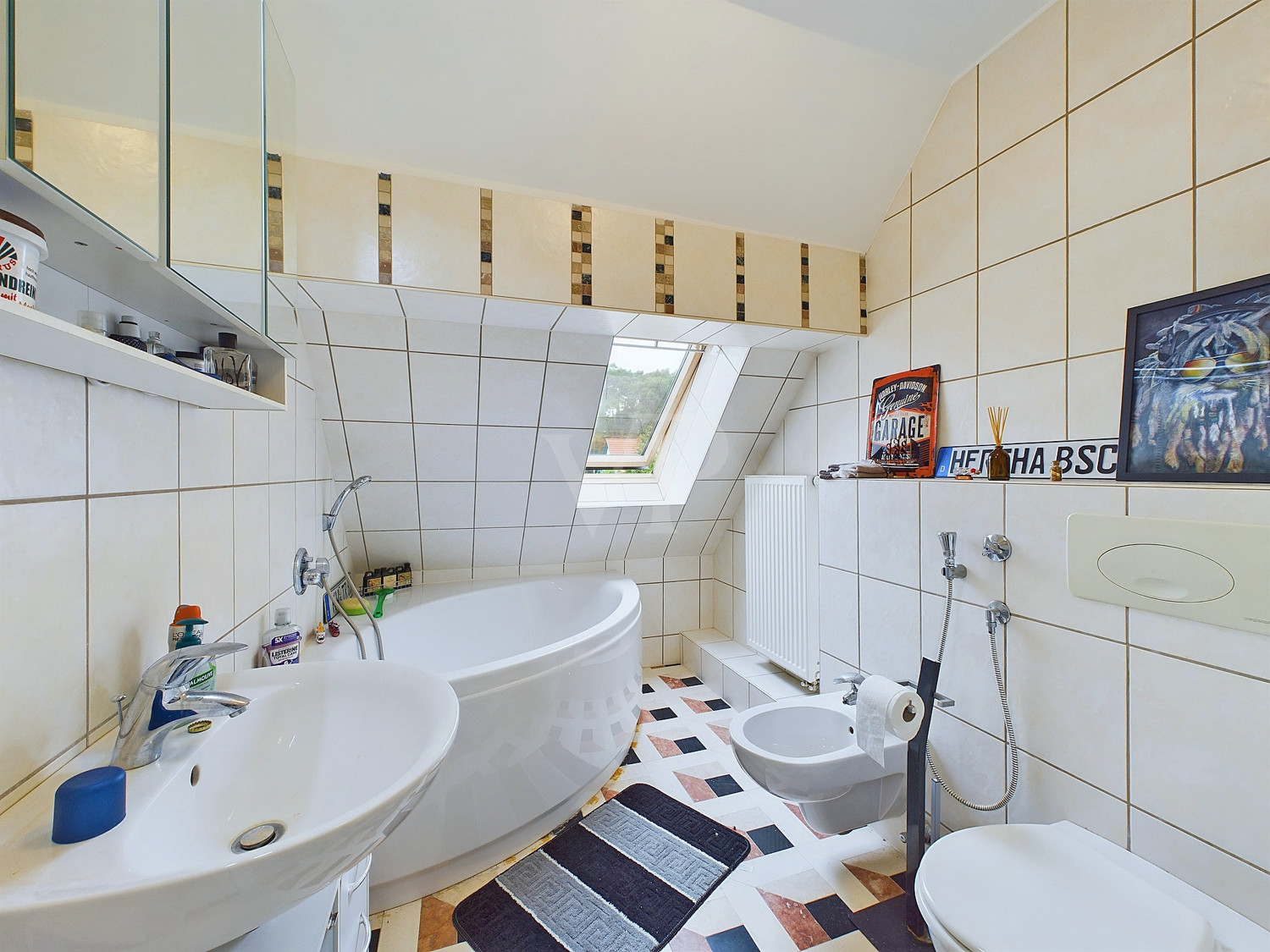 Badezimmer (Wohnung im Dachgeschoss)