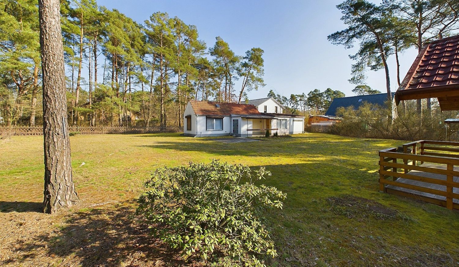 Blick auf den Gartenbungalow