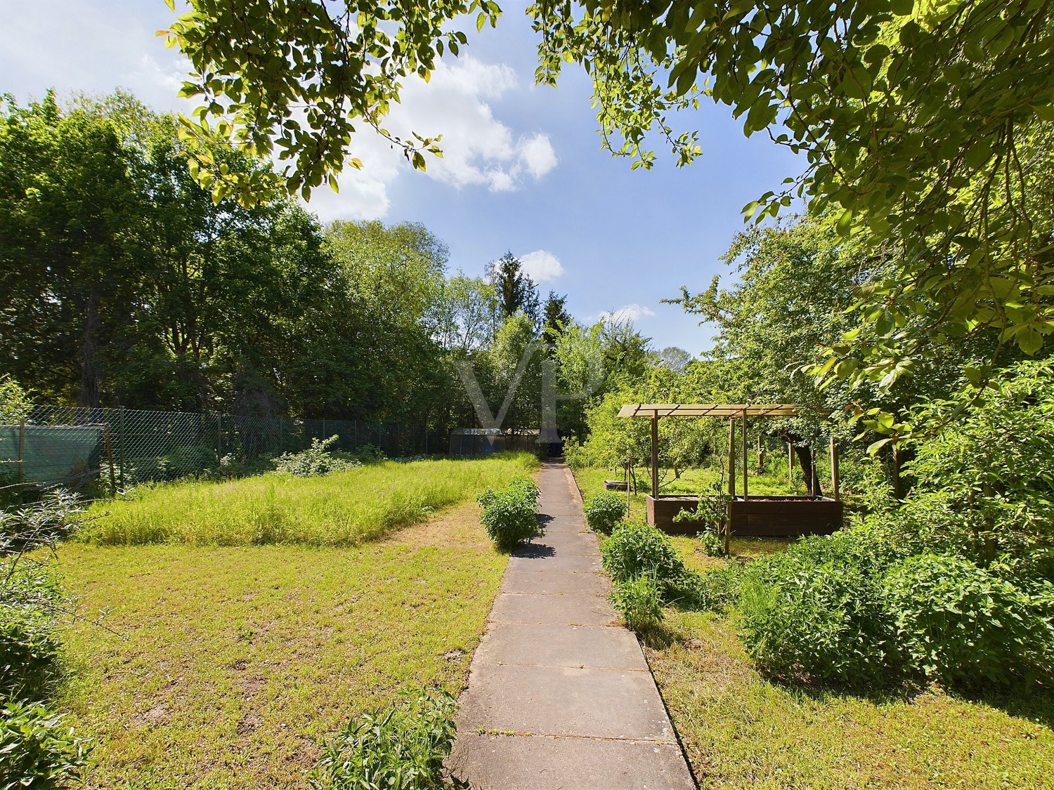 Blick in den großzügigen Garten