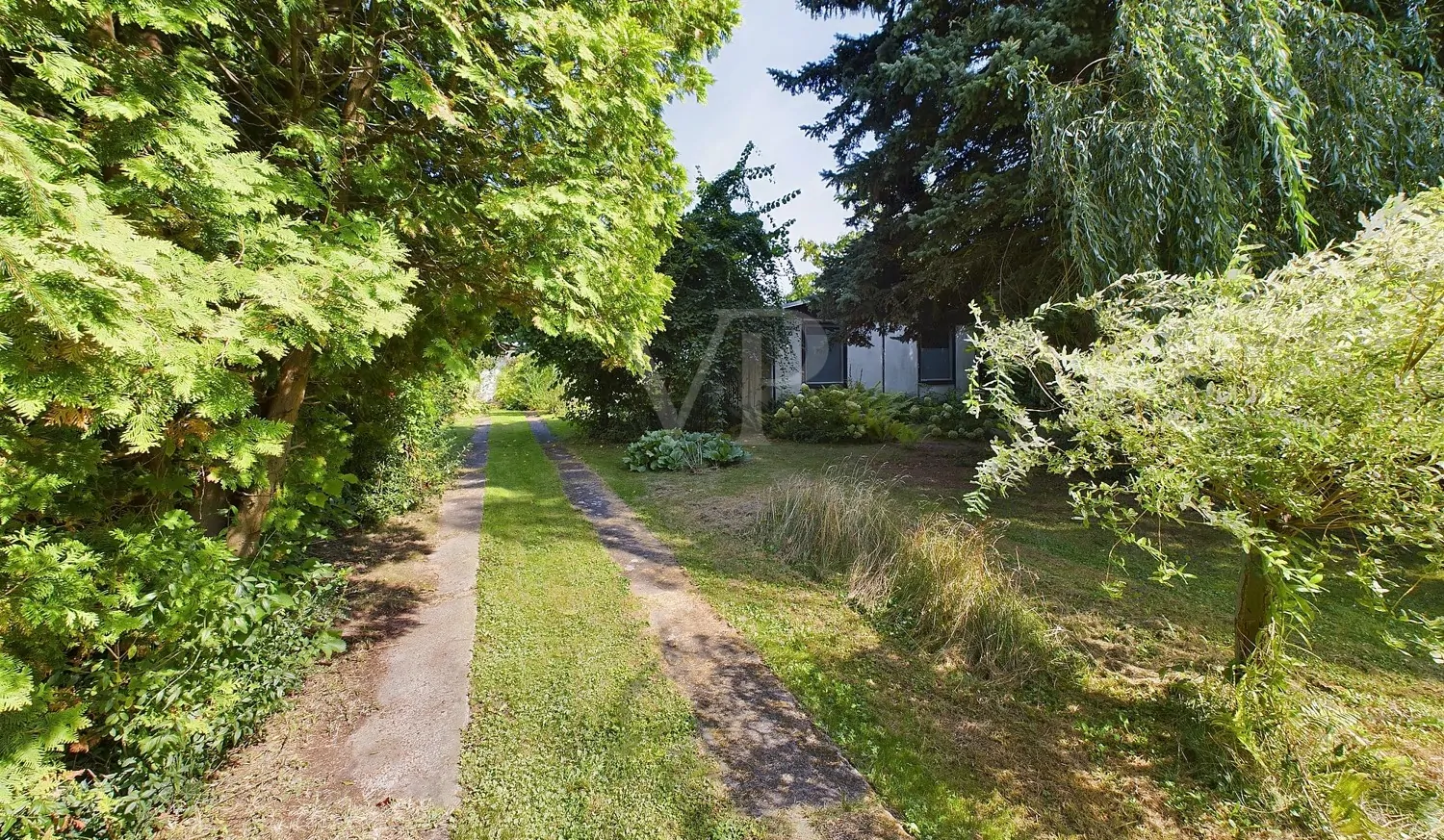 Ein-/ und Zufahrt des Grundstückes