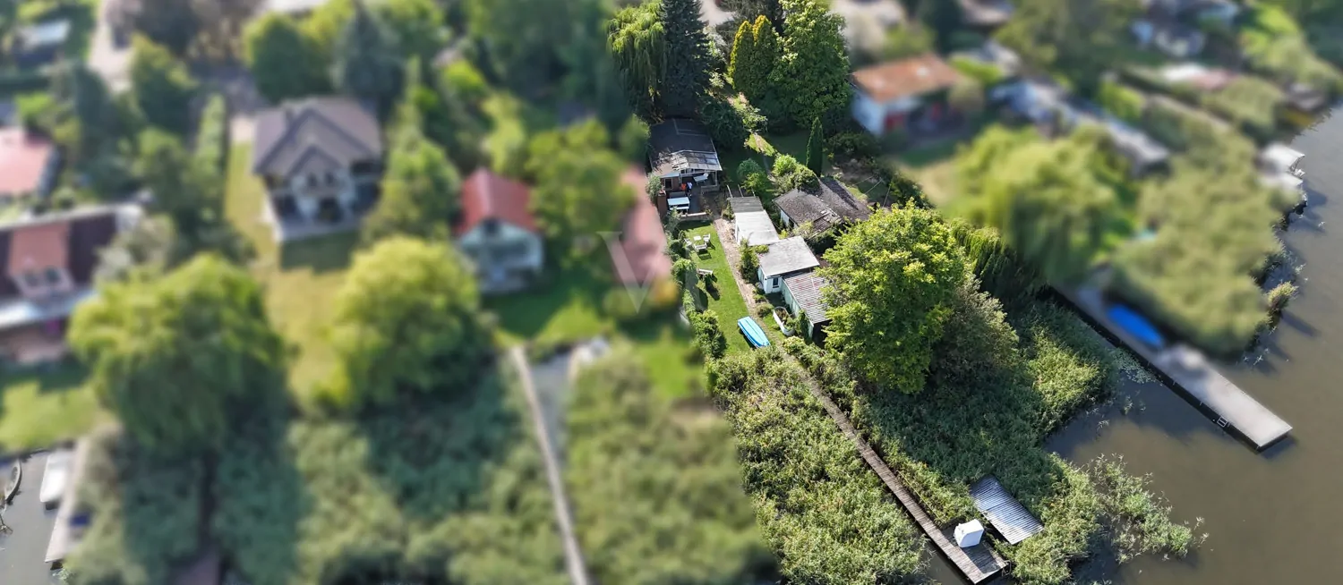 Vogelperspektive - Blick aus der Luft auf das Grundstück