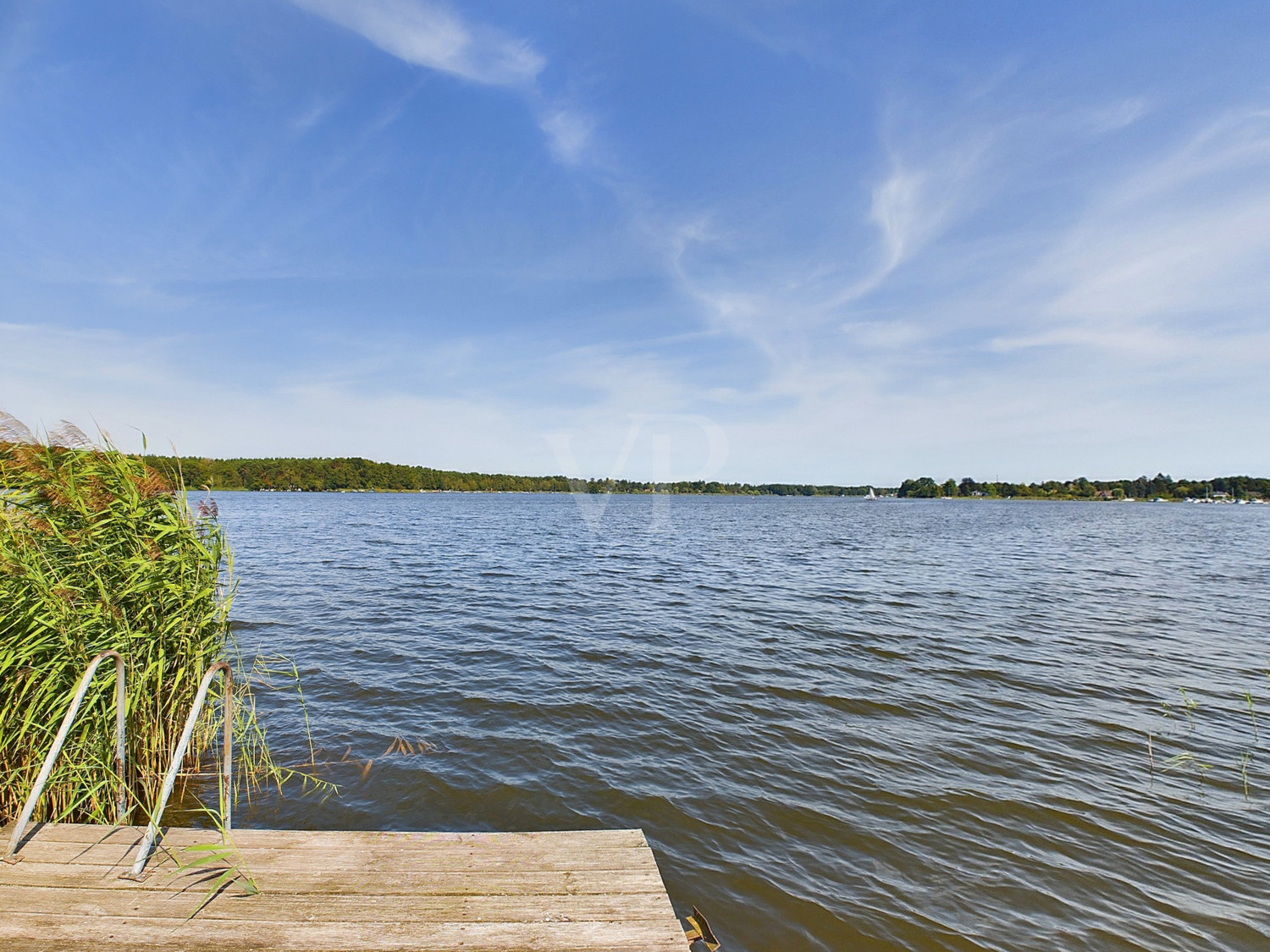 Blick von der Steganlage auf den Schweriner See