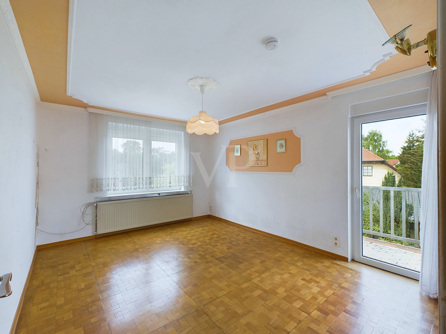 Schlafzimmer mit Balkon im Obergeschoss (West-Ausrichtung)