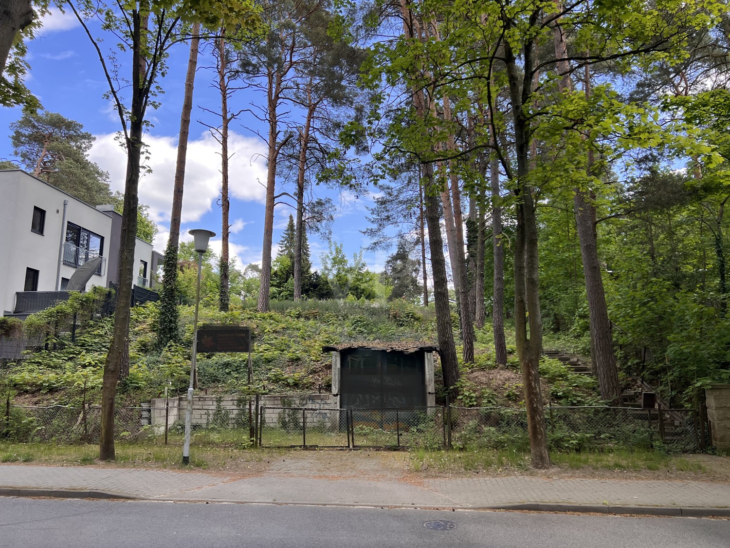 Befestigte Anliegerstraße