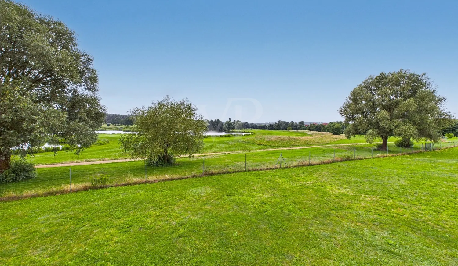 Terrasse und Blick auf den Golfplatz