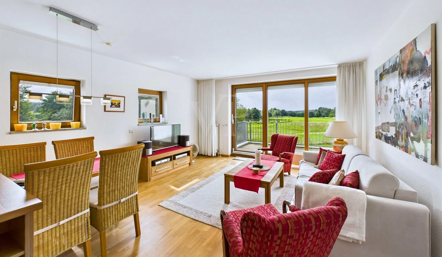 Wohnzimmer mit Blick auf den Golfplatz