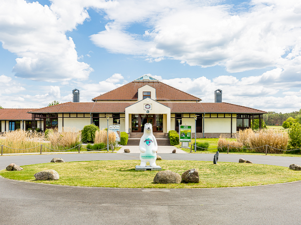 Eingang Golfplatz Motzen mit Restaurant