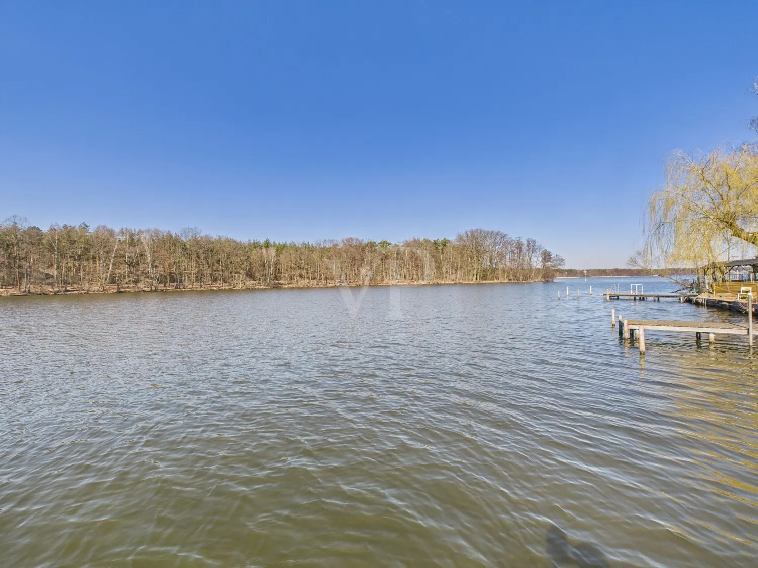 Blick von der Steganlage Richtung Crossinsee