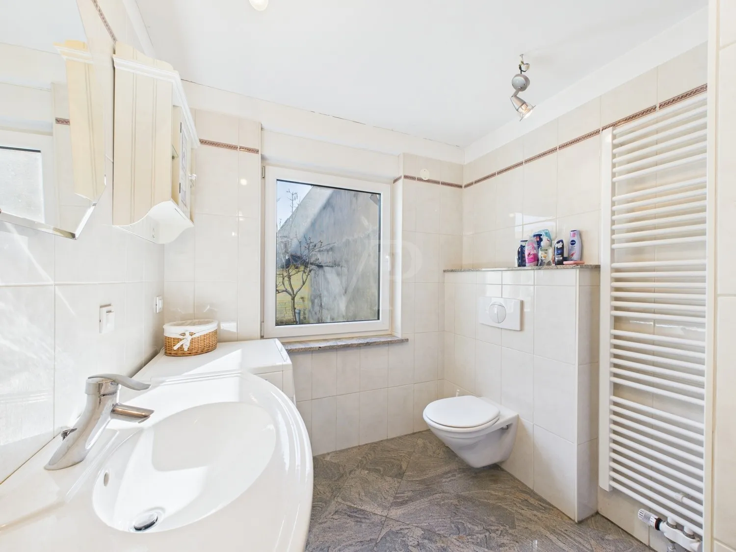 Badezimmer mit Dusche