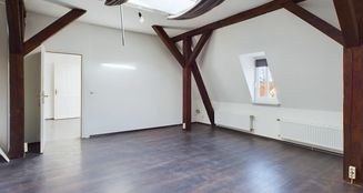 von_poll_real_estate_property_23206010-DG_image_5