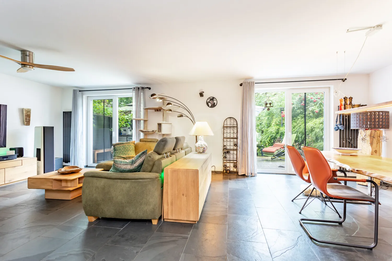 großzügiger Wohn- und Essbereich