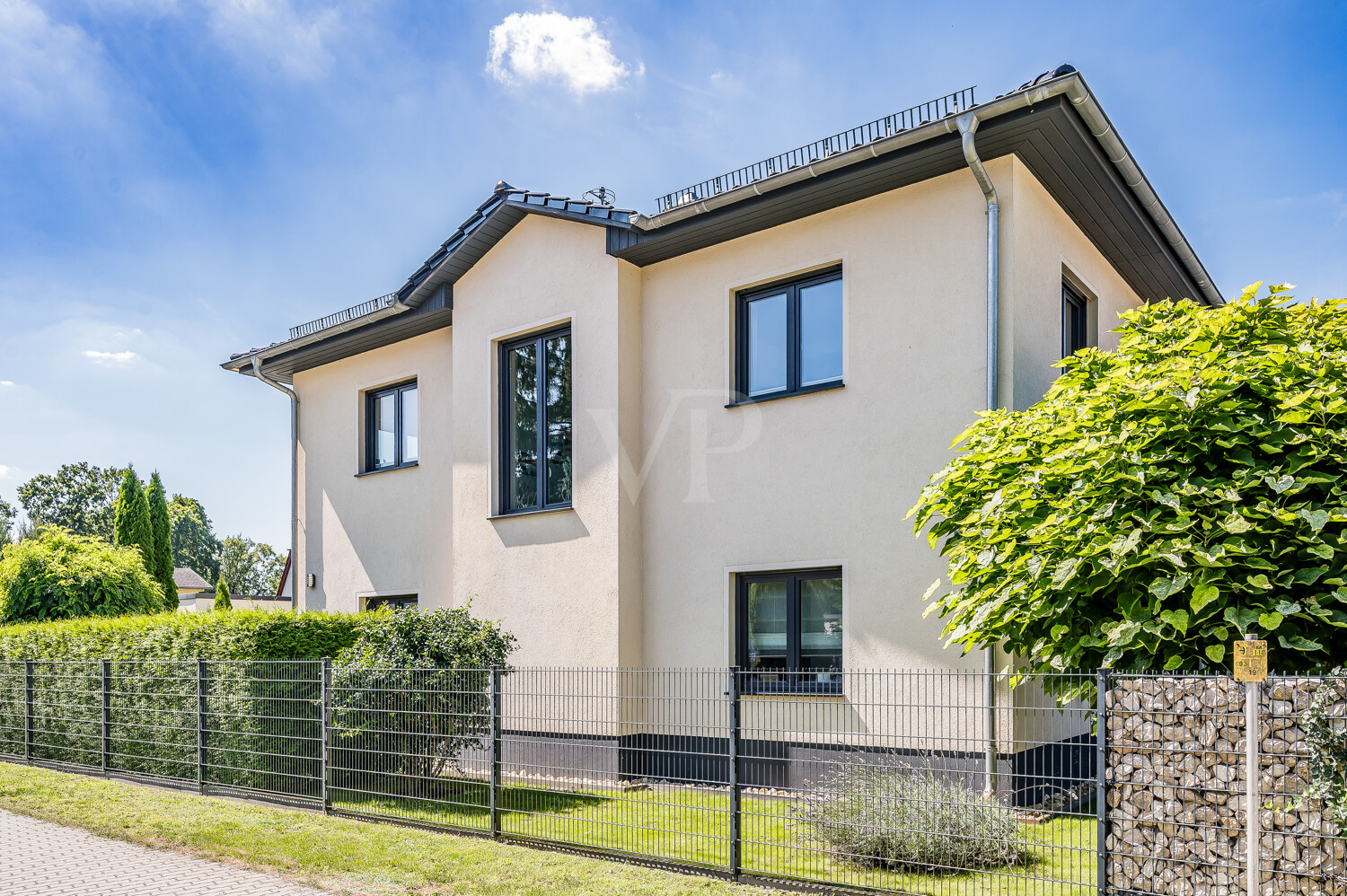 seitliche Hausansicht