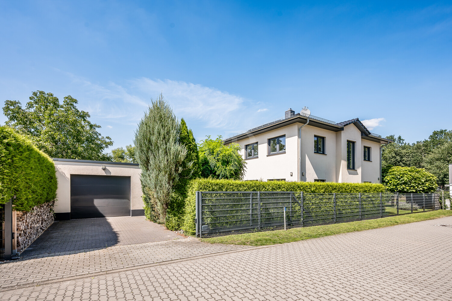 Zufahrt Garage