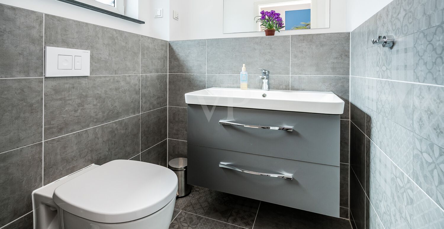 Gäste-WC in der Gewerbeeinheit
