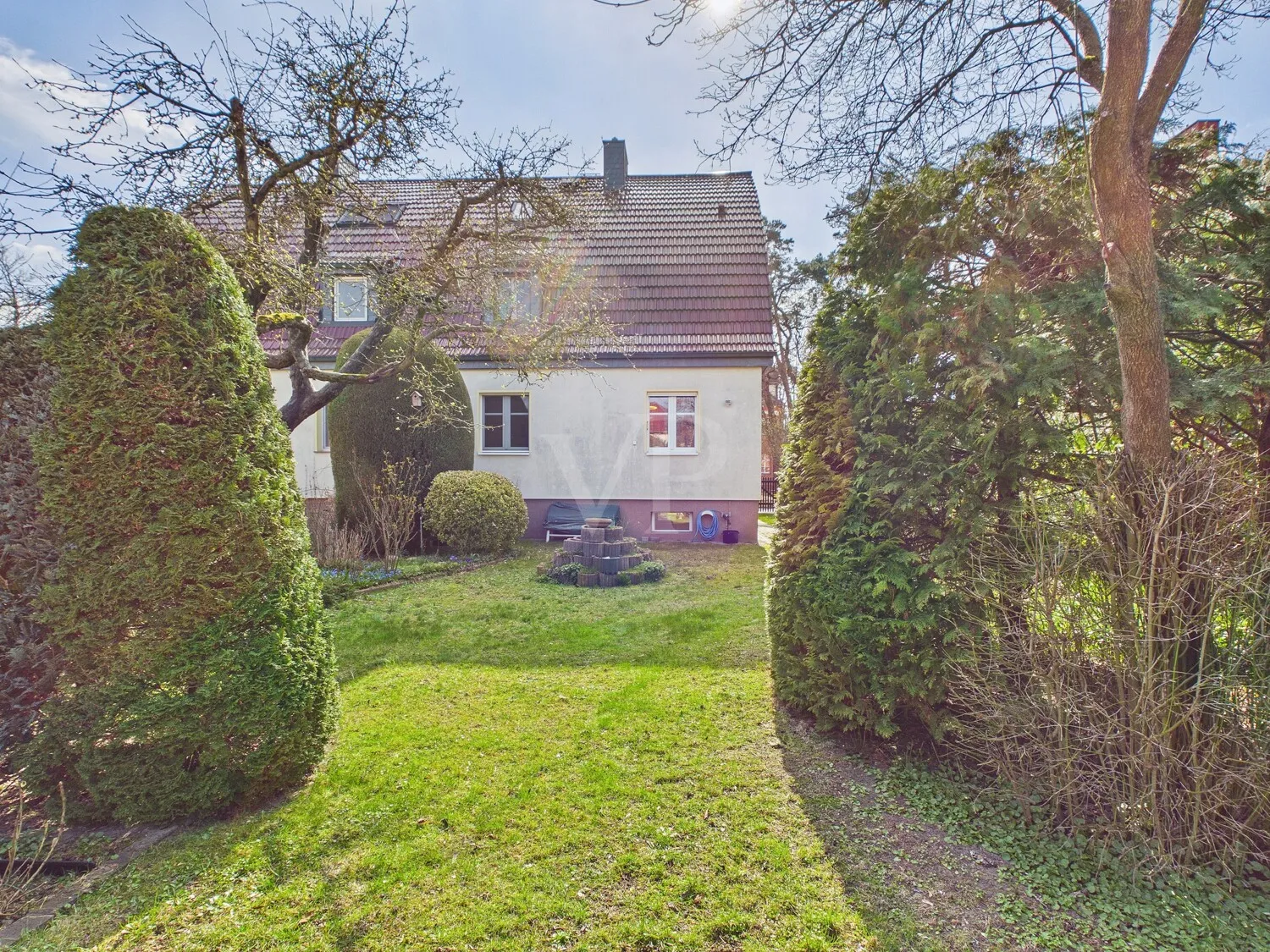 Hausansicht aus dem Garten