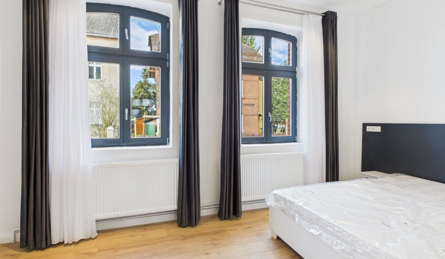 Schlafzimmer mit Doppelbett