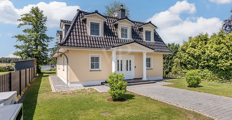 Villa Eingangsbereich