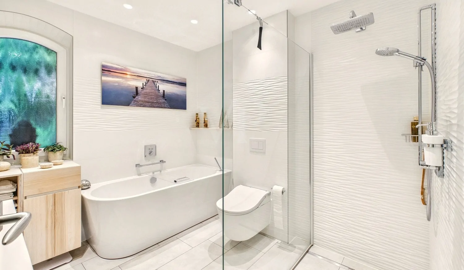 Masterbad mit ebenerdiger Dusche und Badewanne