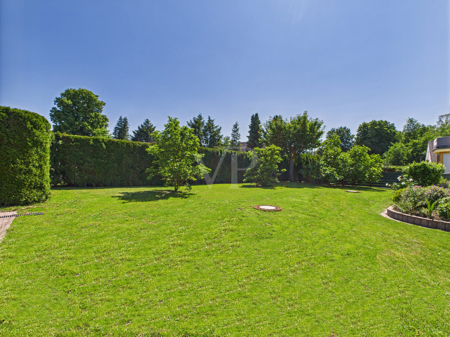 Großzügiger, gepflegter Garten