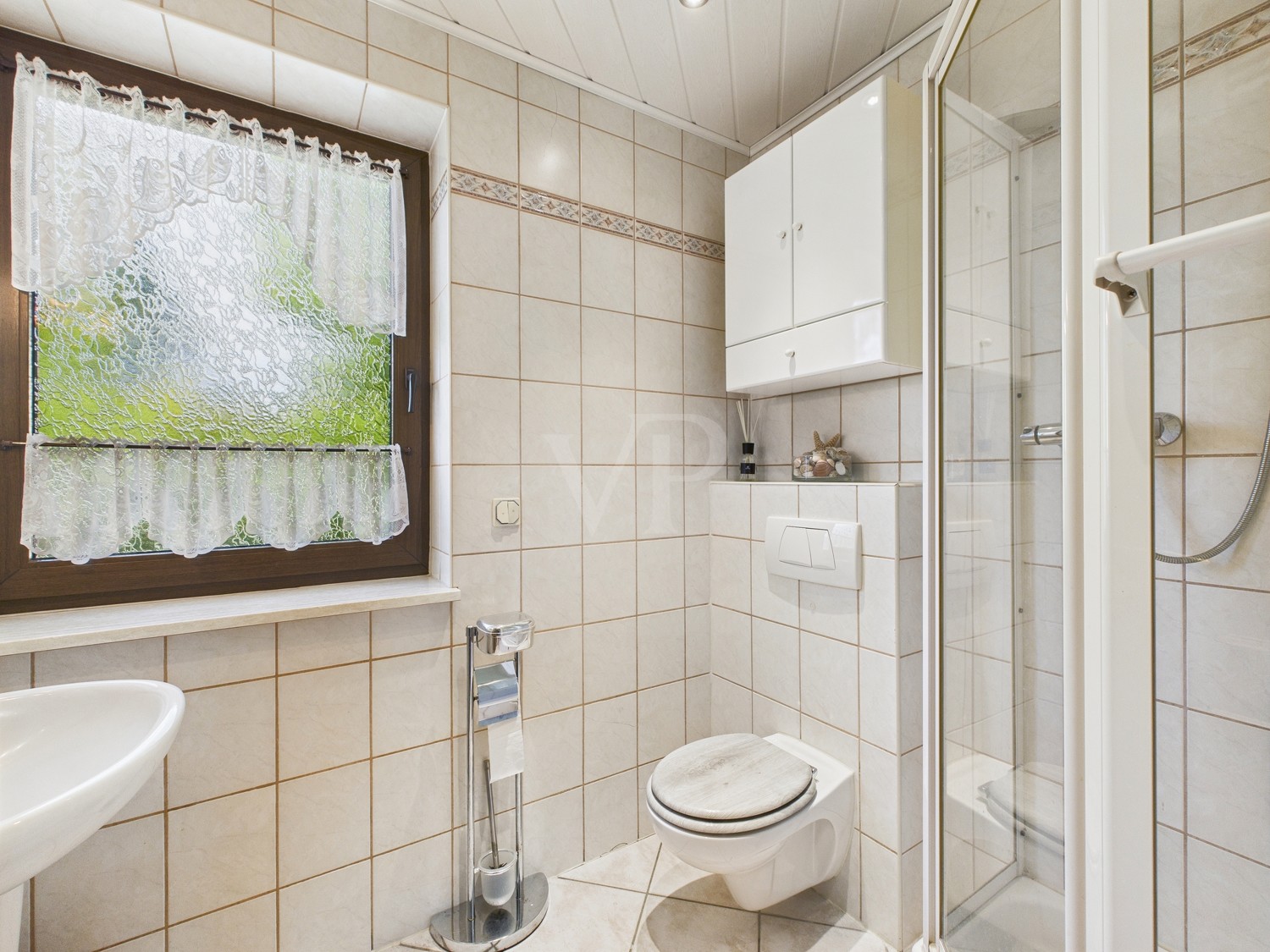 Gäste WC mit Dusche im Erdgeschoss