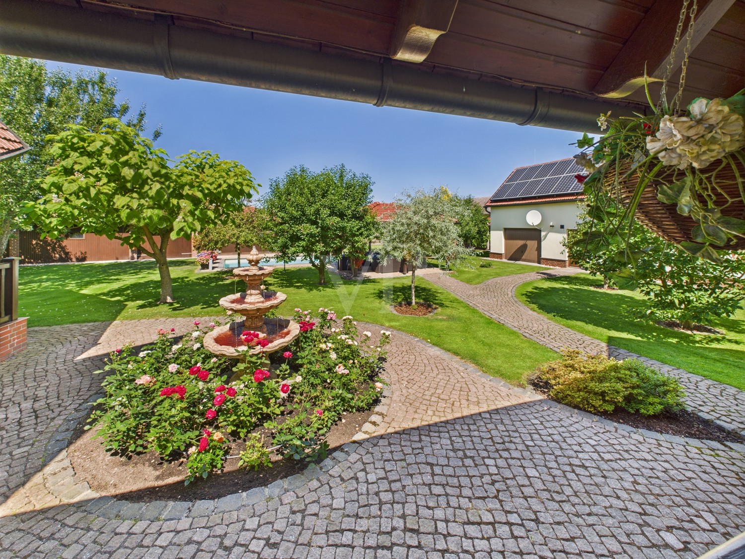 Gartenanlage mit Brunnen
