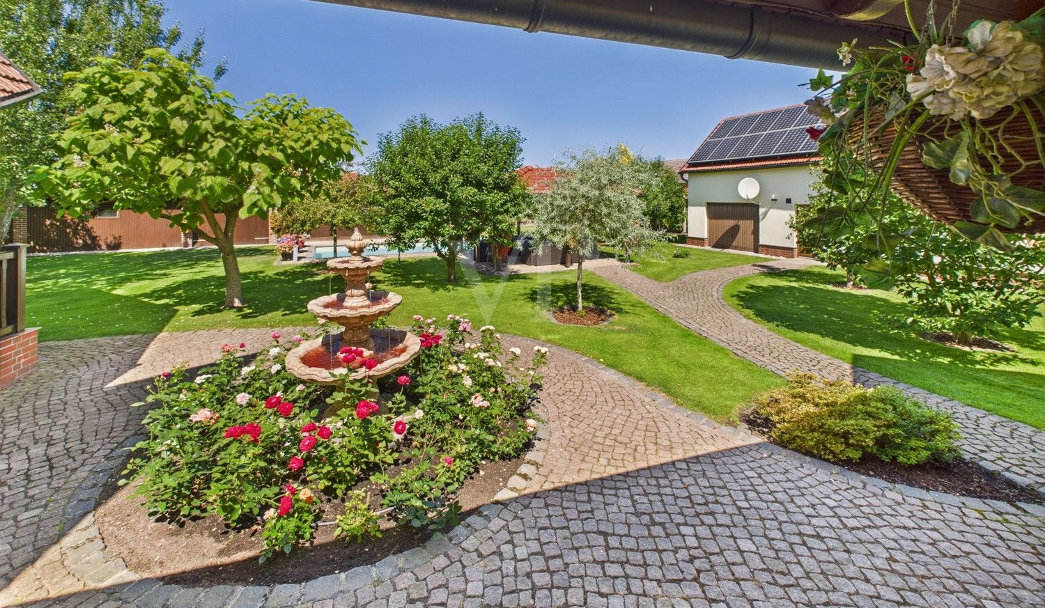 Gartenanlage mit Brunnen