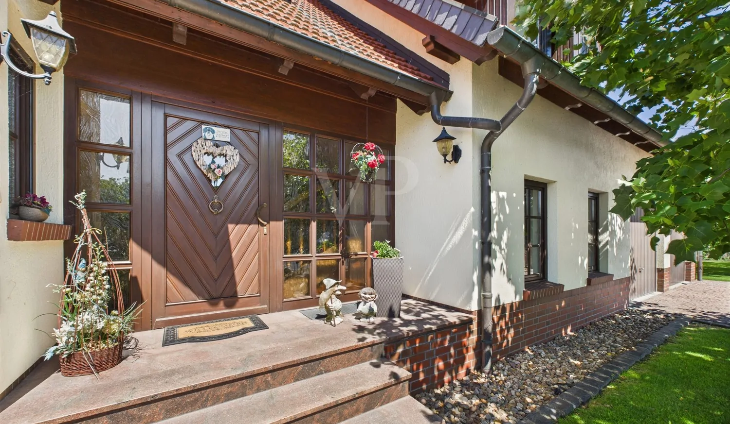 Überdachter Eingangsbereich