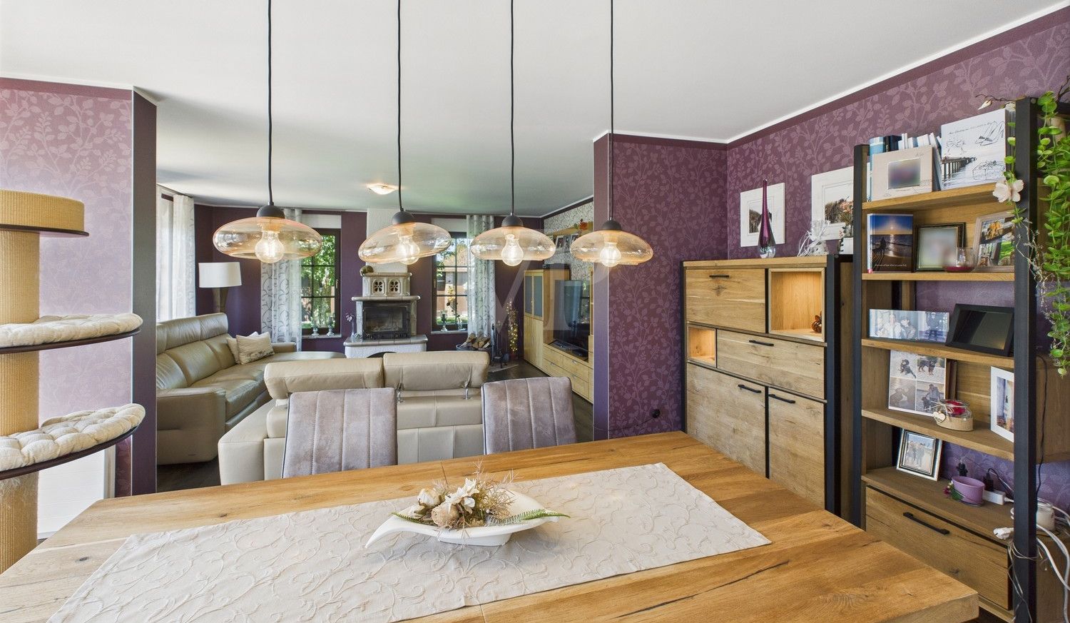 Wohn- und Esszimmer mit Kamin