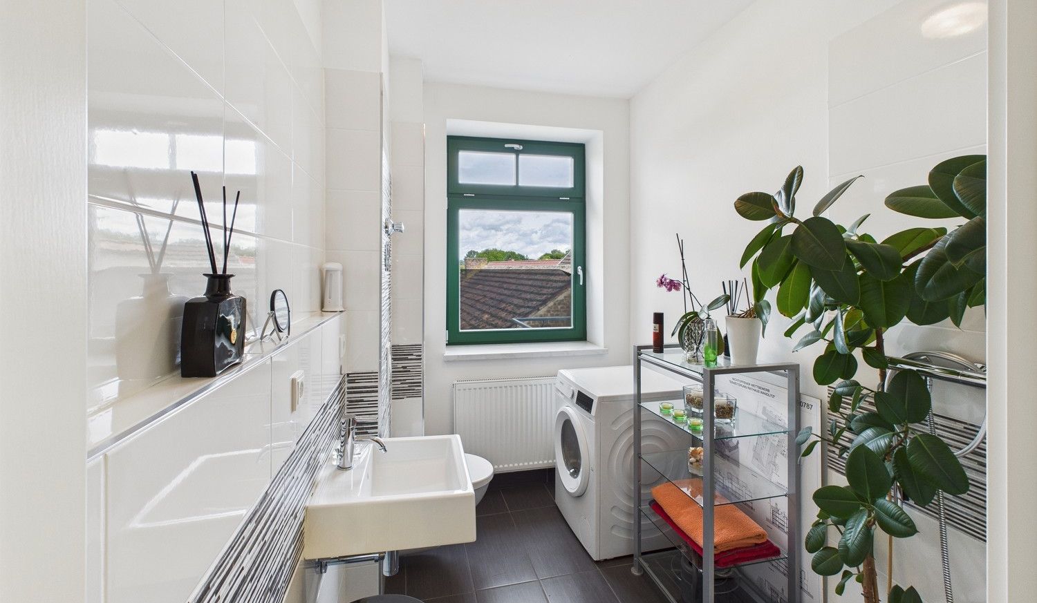 Duschbad mit Fenster und WM-Anschluss