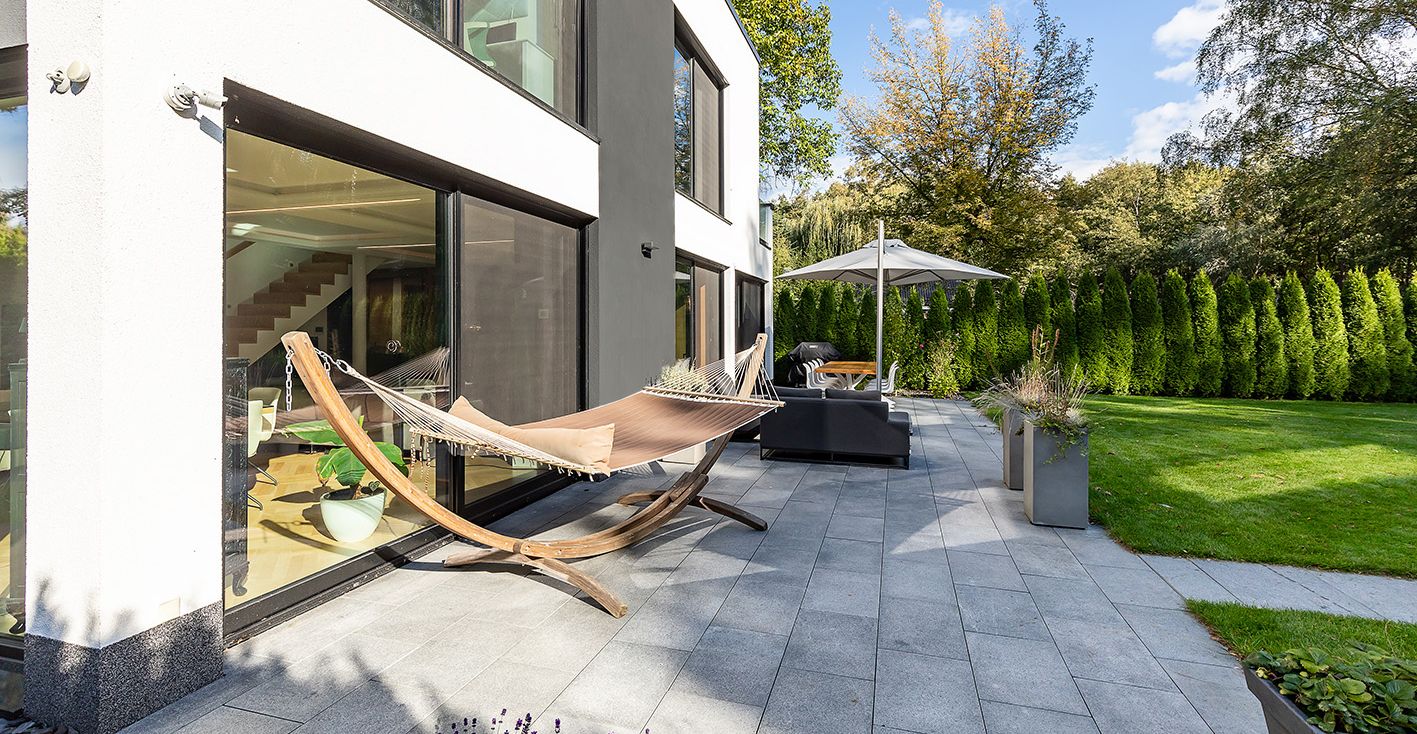 Großzügige Süd-Ost Terrasse